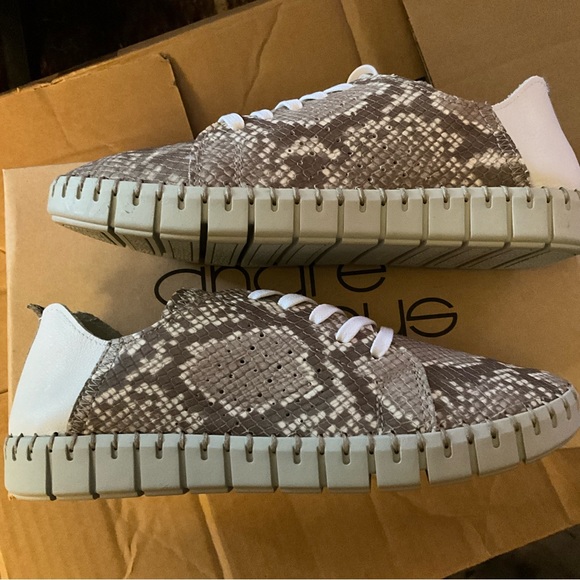 New Andre Assous Iris snake print leather sneakers 37 7 1” platform $189 - Picture 4 of 10
